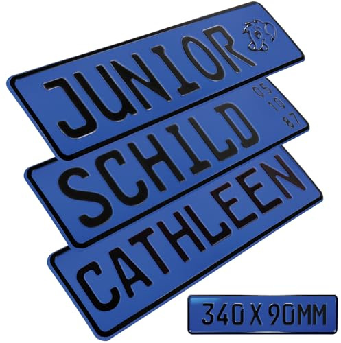 1 Stück Kennzeichen Junior-Schild 34cm x 9cm Bohrung Farbwahl Wunschtext Wunschprägung Muster Datum Namenskennzeichen Bohrung / Saugnäpfen Namensschild Bobbycar Kettcar FUN Schild in Blau