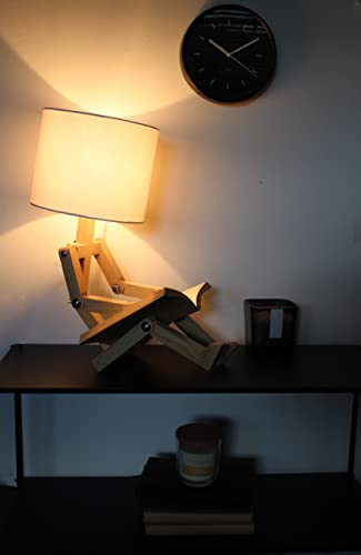 Winkee - Emil die Sitzende Tischleuchte - Lustige Nachttischlampe | Kabelgebundene Holz LED Tischlampe | Tischlampe LED im Männchen-Design | Geschenk zu Weihnachten, Ostern, Geburtstag