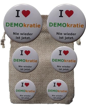Anstecker Buttons runde Ansteckbuttons Pins mit Sicherheitsnadel im Jutebeutel verpackt. I love Demokratie.