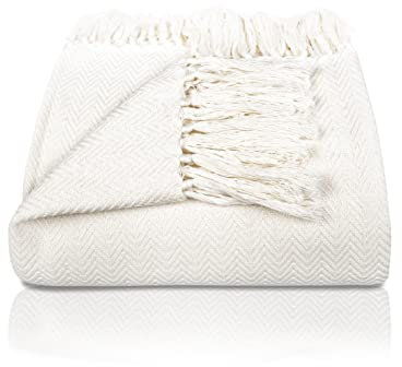 Gräfenstayn Premium Tagesdecke mit Fransen - 100% Baumwolle - 150 x 200 cm - Fischgrätenmuster Sommerdecke - Baumwolldecke als Bett-Überwurf, Couch-Überwurf, Sofa-Decke (Creme)