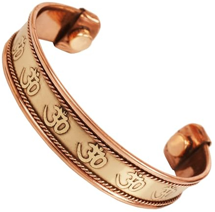Touchstone fait à la main par des artisans indiens qualifiés Bracelet magnétique durable en cuivre pur de haut calibre avec gravure de paix Om inscrit Chakra médiation en tonalité naturelle.