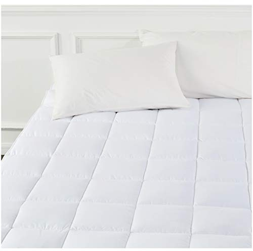 Amazon Basics Coprimaterasso morbido, imbottitura in microfibra e poliestere, con elastici, bianco, 160 cm x 200 x 30 cm