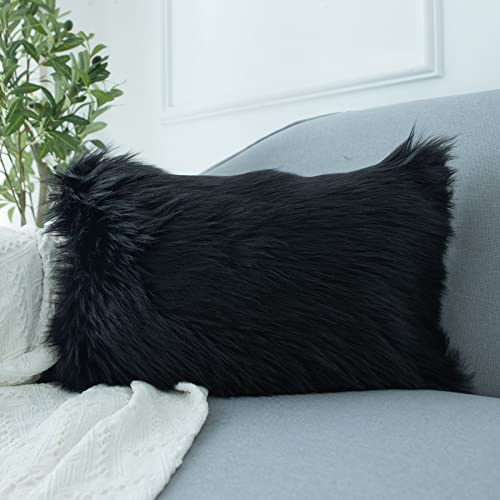 LIGICKY Kunstfell Kissenbezug Einfarbig Plüsch Weich Künstlich Pelz Throw Kopfkissenbezug Kissenhülle Dekorative Rechteck Kissen Dekokissen für Sofa Schlafzimmer Auto, 30 x 50 cm Schwarz