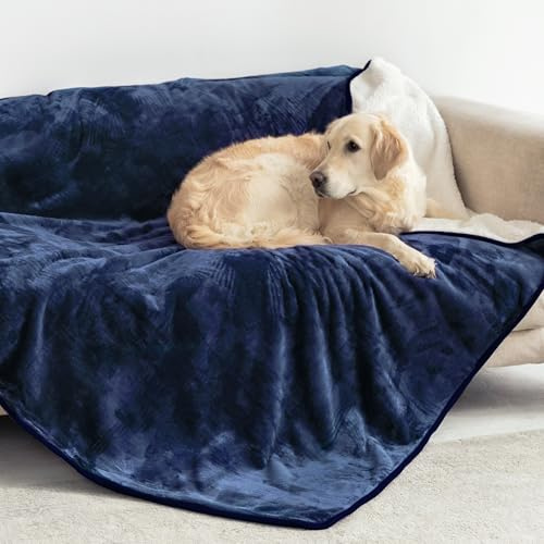 Dreamzie - Plaid Imperméable Chien et Chat - 127x152 cm - Bleu Marine | Protection pour Lit, Canapé, Voiture · Polaire Sherpa · Lavable · Couverture Réversible 2 en 1 · Ultra Doux