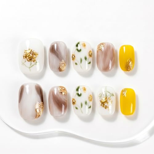 Sun&Beam Nails Handgefertigte Press-On Nails Short Squoval Gelb (#005 XS) | Milchweiß und Gelb mit Blütenmotiv, goldfarbenen Akzenten und Glanzfinish im 10-teiligen Set