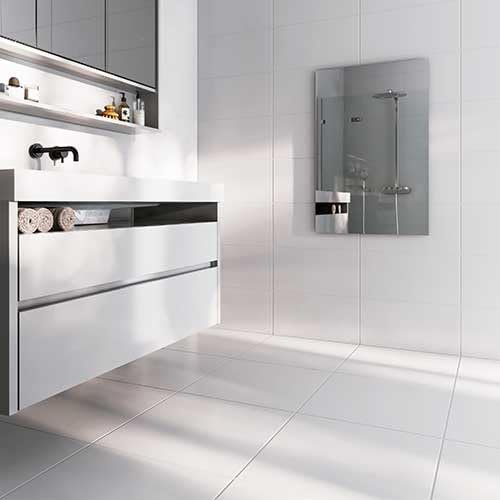 heatness Infrarotheizung Spiegel Wand, L – Wandheizung energiesparend, 600 Watt, Heizkörper zur Wandmontage, Spiegel-Heizung, 60 x 90 x 2,5 cm für bis zu 10 m²