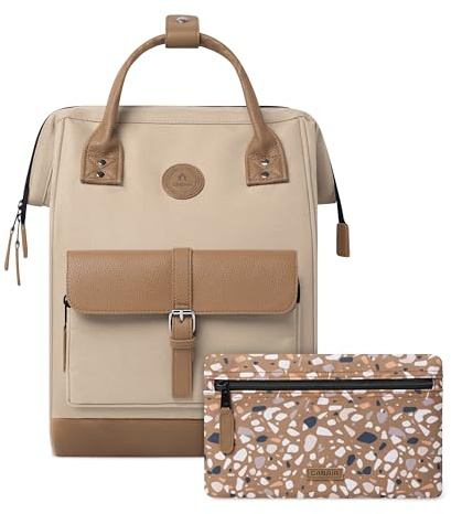 CABAIA - Sac à Dos Adventurer Kuala Lumpur - Medium 18L - Déperlant - Compartiment Ordinateur Portable 13 - 2 Poches - Certifié Vegan - Sac Voyage, Affaires, École pour Homme et Femme - Marron