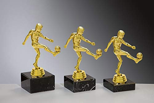 Henecka ⚽️ Pokal Jungen Buben Knaben Fussball Trophäe, Fußball Schraubfigur Junge mit Fußball Gold, Marmorsockel schwarz, mit Wunschgravur, wählbar in 3 Größen oder als 3er-Serie (Sockel 65 x 20 mm)