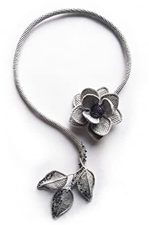 collier au crochet fleur et feuilles