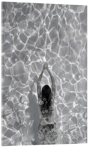 Posterlounge Wasser Liebe - Schwimmen im Pool Acrylglasbild von Studio Nahili 20 x 30 cm Schwarz-Weiß Wandbilder Wanddeko