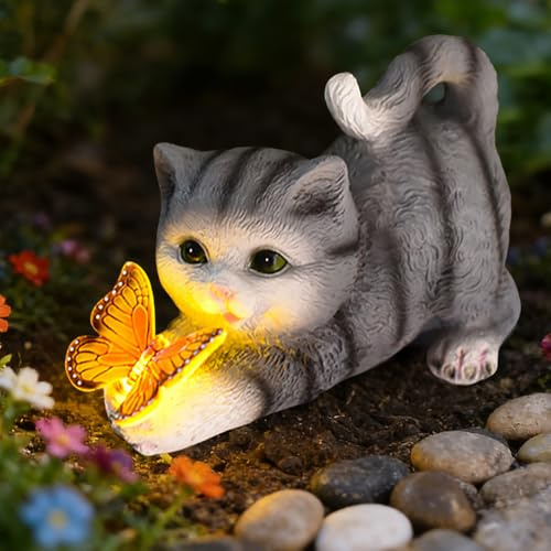 RNPKZ Gartendeko Katze, Katzenfigur Garten Deko, Lustige Katzenfiguren Deko mit Schmetterlinge LED Solarlampen, Solar Garten Skulpturen, Resin Katzenstatue für Terrasse, Hof, Veranda, Rasen, Garten