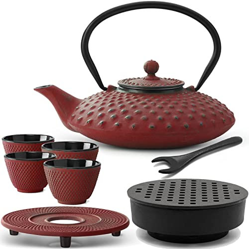 Bredemeijer Guss-Teekanne Set 0.8 Liter - flacher roter Asia Teekessel mit Edelstahl Tee-Filter Sieb-Einsatz für losen Tee & Deckelheber & Untersatz & Teewärmer & 4 Teetassen (Becher)