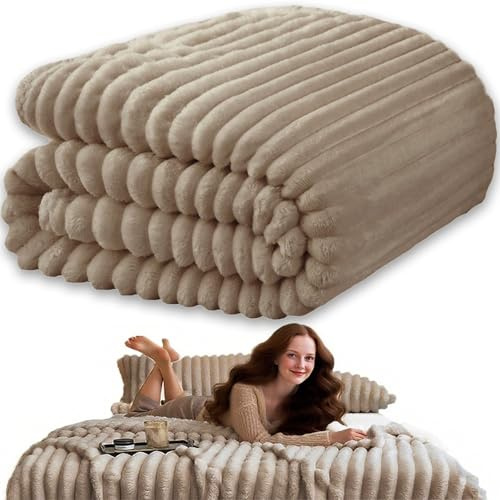Sadodo Kuscheldecke Flauschig Decke 150 x 200 cm - Wolldecke & Kuschelig Fleece Decke Weiche Warme Sofadecke Dunkles Khaki für Couch, Zimmer Deko,Sofaüberwurf,Doppel Bettdecke Weihnachten