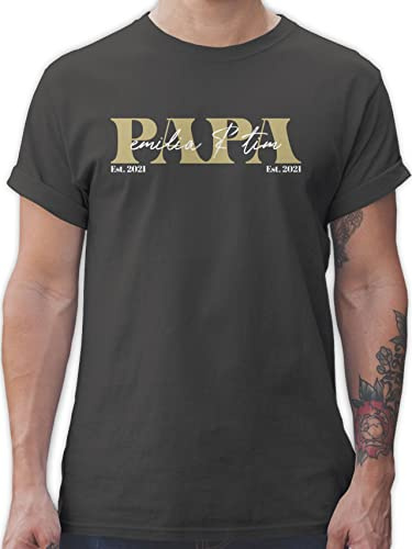 Geschenk mit Namen personalisiert by Shirtracer - T-Shirt Herren - zum Vatertag - Papa Geschenk mit Namen Kinder Datum Geburtsjahr I Weihnachten I Geburtstag