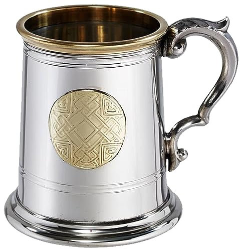 Zinn Krug Halbes Pint Celtic Gold Geprägtes Keltisches Goldabzeichen auf der Vorderen Messinglippe Griff im Georgianischen Stil Rein Bier Krug Personalisierte Geschenke für Männer und Frauen