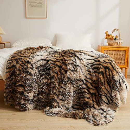 XeGe Luxus Kunstfell Tigermuster Decke 150x200cm, Weiche Große Flauschige Bettdecke Plüsch Deko Kuscheldecke für Schlafzimmer Wohnzimmer, Süße Wohndecke Tigermuster Braun Felldecke