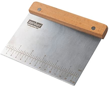 Zenker Cortador de masa de acero inoxidable – Cortador de masa con función de regla – Accesorio perfecto para hornear pan – Separador de masa con mango de madera (madera de haya) – 15 x 12 x 1,5 cm