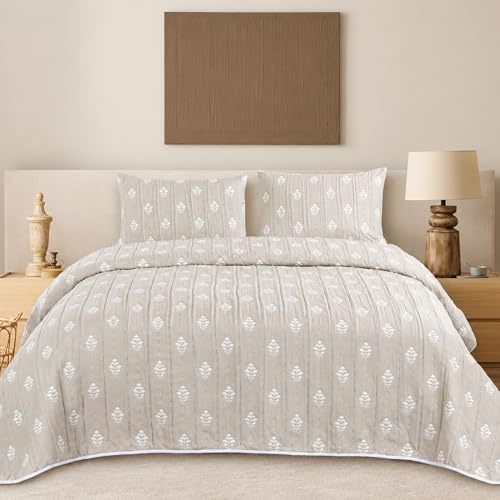 Colcha Boutí Bordada Cama 135 (235x260) para Verano y Entretiempo - 100% Microfibra Suave – Cubrecama Moderno Multiusos Ligero y Transpirable - Incluye 2 Fundas de Almohada 70x50 cm (Cosenza Arena)