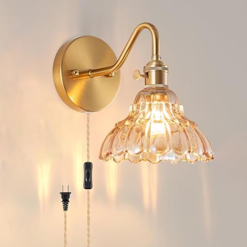 LOGT Vintage Wandleuchte mit Schalter und Stecker, Gold Glas Lampenschirm Wandlampe Retro Messing Nachttischlampe mit Kabel und Schalter Blume Wandlicht Innen Industrial Kristallleuchte E27
