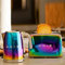 AKIS La Fête Design Toaster und Wasserkocher Set aus Edelstahl in Regenbogen bunter Farbe Modern, Toaster 6 Bräunungsstufen 850W, Wasserkocher mit Kalkfilter 1,7L. 2400W