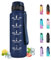 Trinkflasche, Trinkflasche 1.5 Liter, Trinkflasche Sport mit Filter, Wasserflasche mit Motivierendem Slogan, Trinkflasche mit Uhrzeit, für Fitness, Camping, Outdoor, Wandern, Running, Yoga, Navy blau