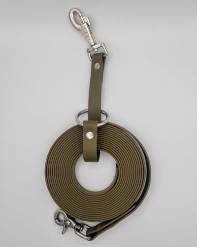 Hundeleine, Schleppleine aus wetterbeständiger BioThane® - inklusive multifunktionalem Leinenhalter (Oliv, 5m)