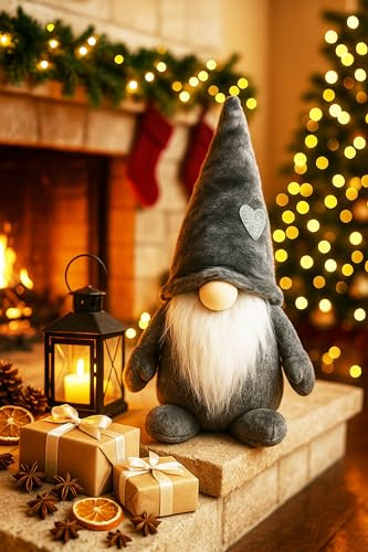 KAMACA Stehender Kuschel Wichtel 40 cm hoch Weihnachtsdeko Figur mit weißer Zipfelmütze, Rauschebart und Herz Deko für Advent Winter Kamin Fensterbank Weihnachten (Wichtel grau 40 cm)
