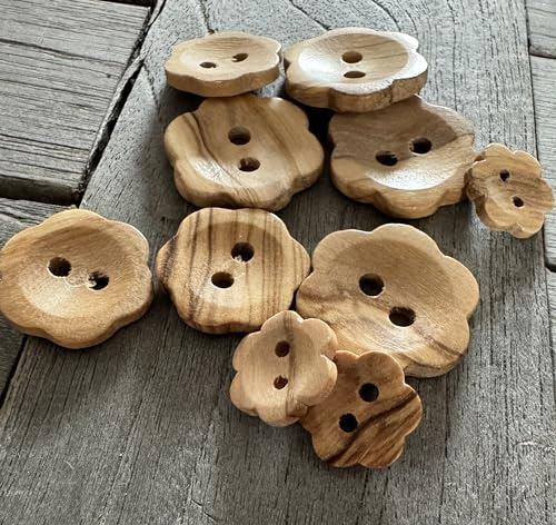 6 Stück hübsche Blume Holzknöpfe aus echtem Oliven Holz 2 Loch europäische Fertigung Blüten Form Holz Knöpfe, Naturknöpfe (16mm)