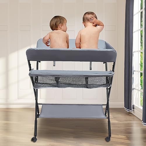 Tragbar Baby Wickelkombi, klappbare Wickelkommode, 3 Fächer Mobiler Wickeltisch, mit Wickelauflage, Sicherheitsgurt und Ablagefächern, platzsparend & stabil, Tragfähigkeit 15kg, Grau (Mit Rädern)