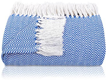 Gräfenstayn Premium Tagesdecke mit Fransen - 100% Baumwolle - 180 x 240 cm - Fischgrätenmuster Sommerdecke - Baumwolldecke als Bett-Überwurf, Couch-Überwurf, Sofa-Decke (Blau)