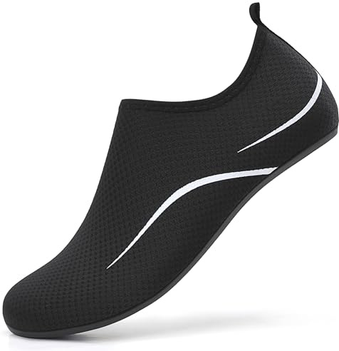 Badskor Vattenskor Snabbtorkande Simskor Strandskor Aquaskor Surfskor LäTtvikts Dykskor Water Shoes Vattensportskor för Kvinnor Män (Svart,45 EU)
