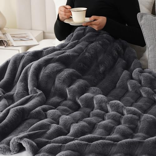 BATTILO HOME Grey Faux Rabbit Fur Throw Blanket, Super Soft Fuzzy Cozy Rabbit Fluffy Fur Blanket, Luxury Warm Thick Large Plush Bubble Blankets for Bed Sofa Couch Home Decor, 150x200cm
