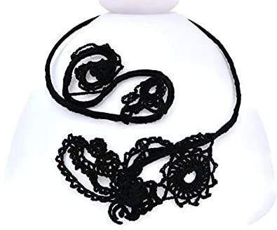 Collier noir, au crochet fait main, volutes et courbes entrelacées,