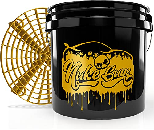 Nuke Guys Golden Bucket Limited Set - GritGuard Wascheimer 3.5 Gallonen und GritGuard Eimereinsatz in Gold - Autowascheimer mit Schmutzsieb für die schonende Autowäsche/Motorradwäsche
