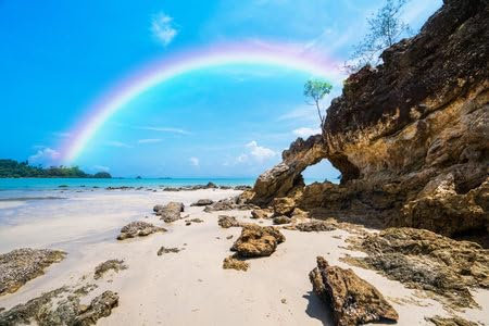 Acryl-Bild 50 x 30 cm: Bunter Regenbogen über dem Meer, Naturbogenfelsenlandschaft, Blick auf den Naturbogen Koh Phayam, Thailand. (162062191)