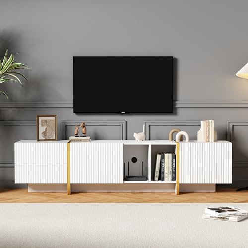 BTM Meuble TV Blanc avec Plusieurs Rangements, Moderne Mat Vertical, Lignes Dorées, Banc TV Salon pour téléviseurs Jusqu’à 80 Pouces, 190 x35x45cm, Blanc