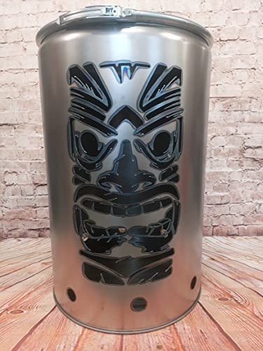 Fuchsbau Feuertonnen Feuertonne mit - Tiki Maske - Motiv - Gefertigt aus neuem Ölfass - Besondere Feuerstelle für Garten und Terrasse - Hohe Feuerschale mit Rostoptik - 90 x 60 cm