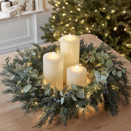 Lights4fun 66cm Weihnachtskranz mit TruGlow® LED Kerzen Tannen Kranz Adventskranz mit Kerzen Weihnachtskranz Tischkranz Weihnachten