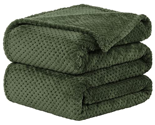 sourcing map Flannel Fleece Bed Blankets, Soft Warm Microfiber Blanket, Mesh Fuzzy Plush 330GSM Lightweight Decorative Solid Blankets for Bed Army Green 150 x 200cm