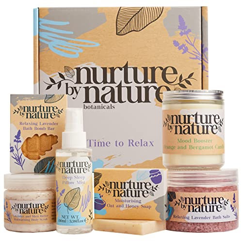 ENTSPA & CALME | Nurture Pamper de Nurture by Nature Spa Geschenkset | Kissennebel, Badesalz, Lavendel, Seife, Badebombe, Kerze, Körperpeeling | Valentinstag Geschenk für Sie