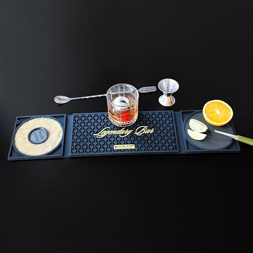 Tapis de bar multifonction 3 en 1 avec planche à découper et verreur, « Legendary Bar » de NOBLESIP. Design pliable pour un rangement facile