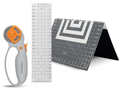 Fiskars Schlaufen-Set, Rollschneider mit 45 mm Stahlklinge, Nählineal für präzise Messungen, faltbare Schneidematte für alle Stoffschneidebedürfnisse, Grau
