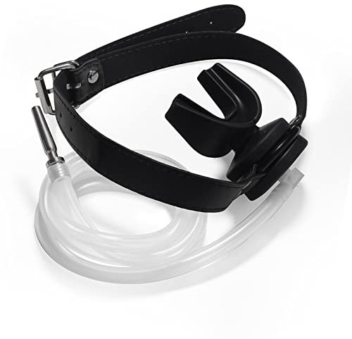 LZMYZ Mund Plug Gag Leder Maske mit Penis Plug und Piss Trichter Homosexuell Extrem Oralsex Knebel Harness Set Slave SM Bondage Sexspielzeug für Frauen Männer und Paare(Schwarz)