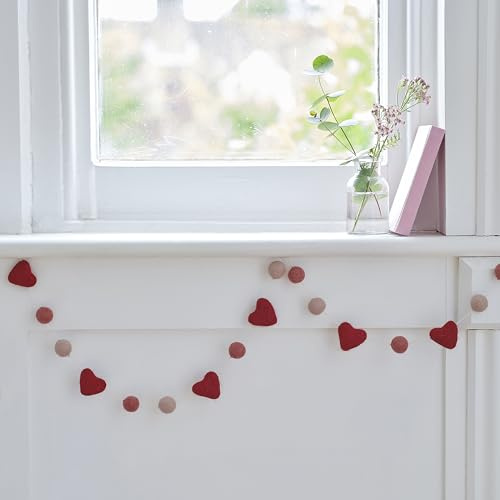 Ginger Ray Wimpelgirlande aus Filz zum Aufhängen mit Herz und Perlen zum Valentinstag, Dekoration, 1,5 m