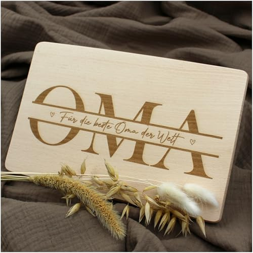 VmG-Store Frühstücksbrettchen 23,5x15cm Schneidebrett mit Gravur als Geschenk zum Geburtstag für Männer Frauen Kinder Brotzeitbrett mit Spruch Holz bedruckt (03 Oma, Ohne Wunschname)