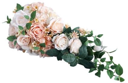 Champagnerfarbener Brautstrauß Aus Seide. Stilvoller Champagner Seidenblumen Brautstrauß In Tropfenform Für Den Hochzeitstag Der Braut