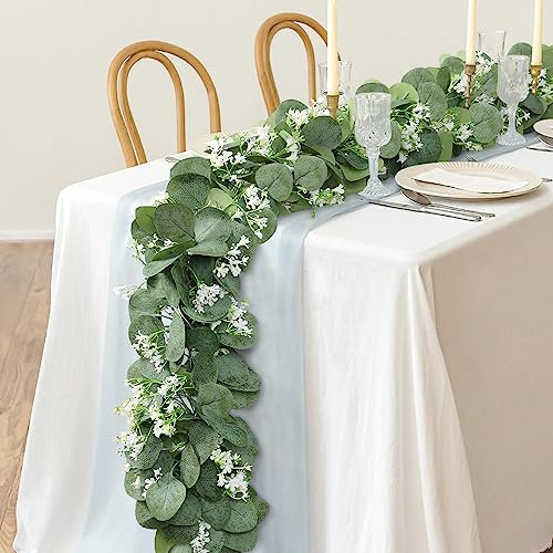 Betylifoy Künstliche Eukalyptus Girlanden mit Weißen Blumen 2 Stück, Verschlüsselt Grün Hängende Girlande Eukalyptuspflanze Girlanden für Hochzeitsbogen Tischdekoration (Grün&weiß-2pcs)