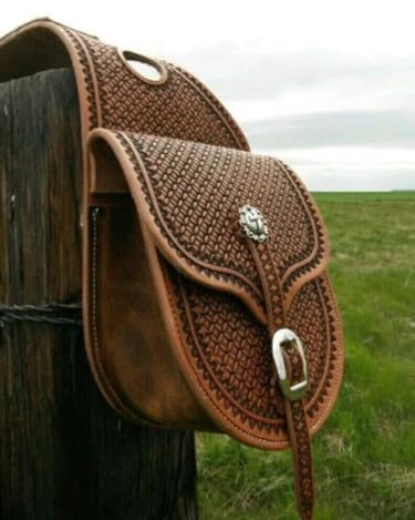 EQUIGEAR Western-Leder-Satteltasche für Pferde | Reitvergnügen Wanderritt geeignet für Reiten und Fassrennen | Satteltasche mit verstellbarem Riemen GRÖSSE: 10X10X3 SA-16
