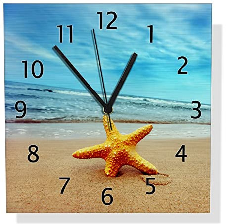 Wallario Design Wanduhr Seestern am Strand am Meer aus Aluverbund, Alu-Uhr Größe 30 x 30 cm, Schwarze Zeiger mit Metalloptik