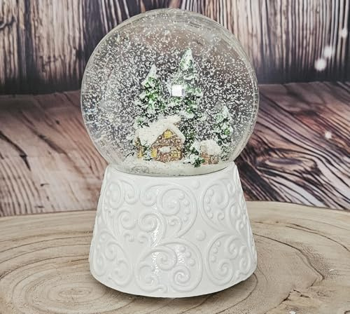 Edle Schneekugel Hüttenzauber mit weißem Kunststein-Sockel Winter Berghütte Winterwald Spieluhr 10cm Durchmesser * 20326